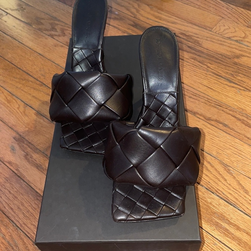 Authentic Bottega veneta barely worn